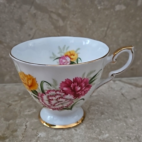 Royal Standard Tea Cup and Saucer - Picture 3 of 12